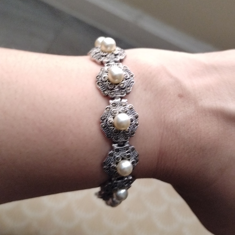 Sterling Silver  925 authentic Vintage  Bracelet and Pearl.